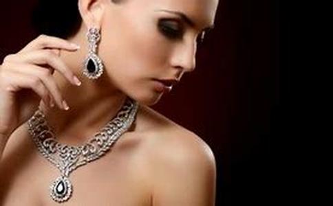 Wearing Jewelry LIke A Pro - New Fun Ways To Wear Your Jewelry