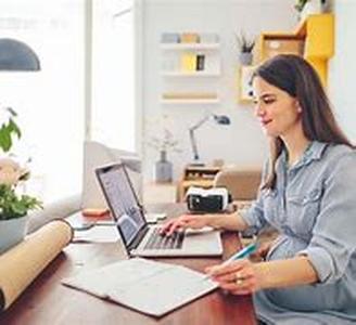 24-7  9-5 Live Chat  E-mail management Solution