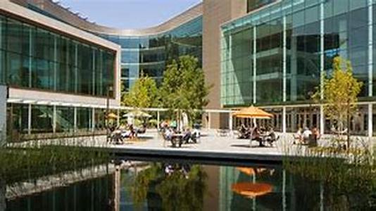 Best film schools  If the thought of working with the most sought-after, multi-awarded Oscar winning directors like Steven Spielberg or Ron Howard seems quite inviting to you, then getting accepted in the best film schools is definitely your best ticket t