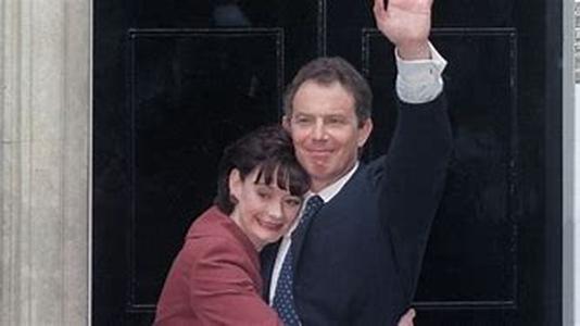 The Ins And Outs Of Nicole Kidman's Relationships