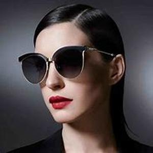 Dress Up To Compliment Your Look