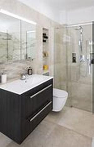 London bathroom fitters: repairs in a bathroom