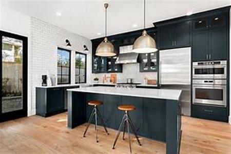 Remodeling Your Bathroom:  Should You Hire a Professional Decorator