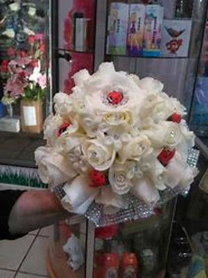 Wedding Boutonnieres - Tips For Achieving the Ultimate Finishing Touch