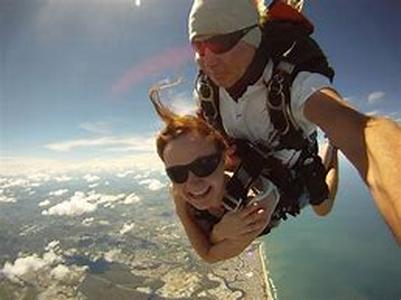 Sky Diving Arizona  Arizona is fast becoming United States sky diving capital, thanks to the number of established sky diving facilities, from Skydive Arizona Eloy catering to locations in Phoenix and Tucson, Skydiving Coolidge in Coolidge Airport, Marana