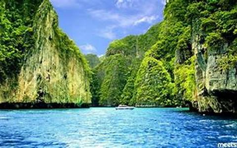 men and women are gifted with a rich heritage  Fijian culture is truly rich in heritage