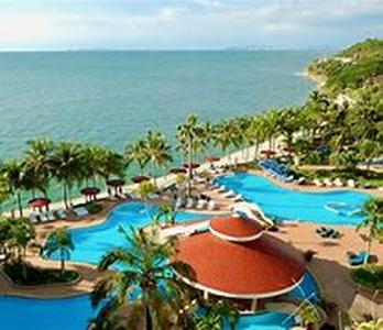 Famous for its explosive nightlife, unlimited water sports, first-class hotels, gourmet restaurants, postcard beaches, and the breathtaking splendor of its bay, Acapulco is one of the most thrilling and best cities in the world