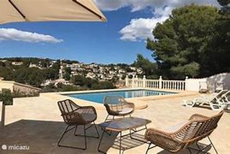Vacation in Italy - Private Holiday Homes versus Hotels