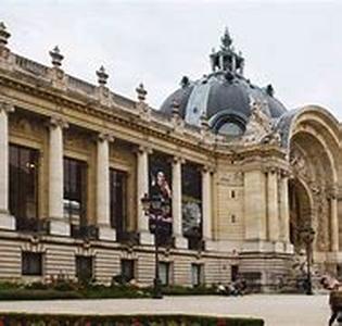Glamorous Paris Fashion Week  Summary: Autumn Winter Paris Fashion Week which was held last March were inspired with French heritage