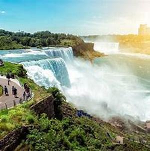 Niagara Falls accommodations have one of the widest selections ranging from economy motels to mid-range suites to luxury hotels that overlook the stunning Niagara Falls